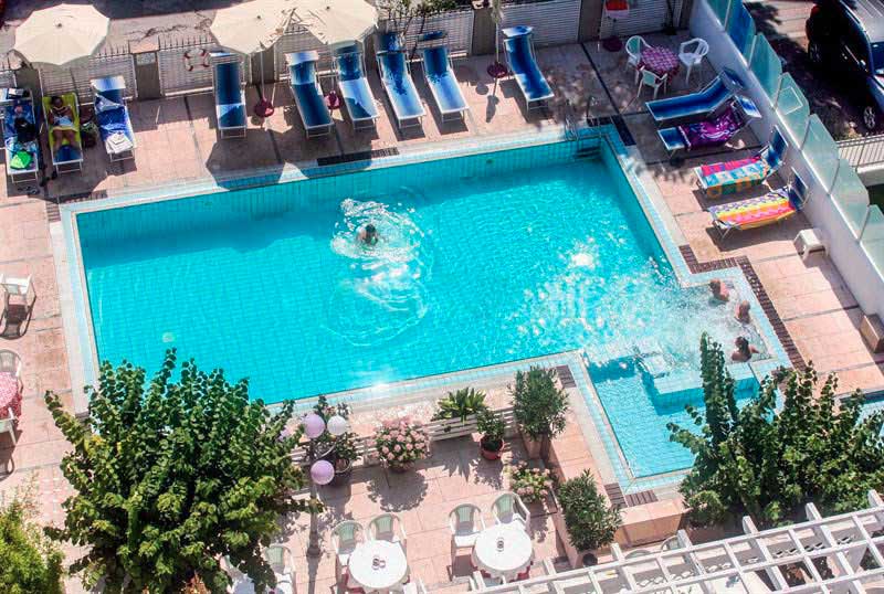 Hotel De Amicis Riccione con Piscina