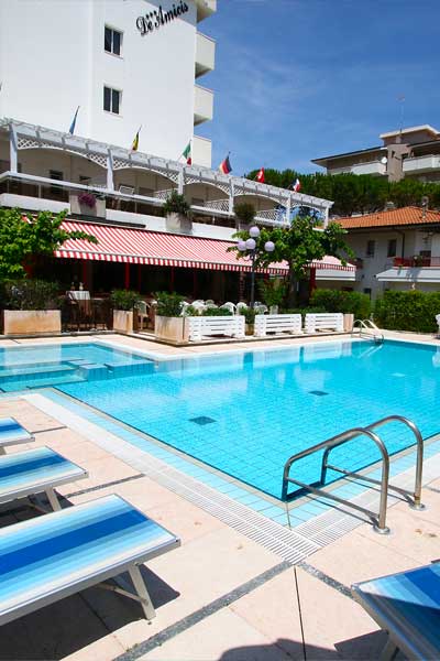 Hotel De Amicis Riccione con Piscina